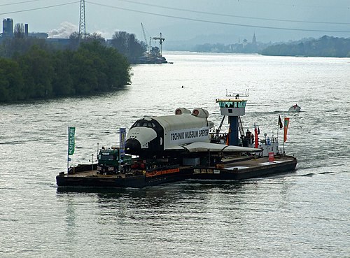 De OK-GLI, een testmodel van de Boeran, op de Rijn, op weg naar Technik-Museum Speyer.