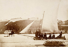 Voile sur glace sur le fleuve Saint-Laurent, devant la ville de Québec, v. 1858-1860.