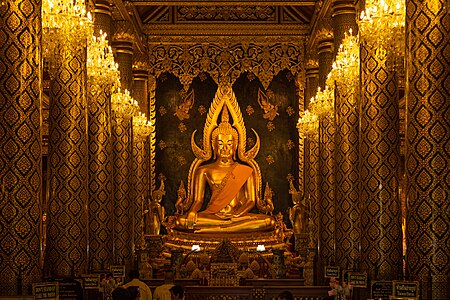 Vihara of Wat Phra Si Rattana Mahathat, by Supanut Arunoprayote