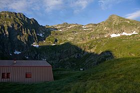 Pic de Crabère et refuge de l'Étang d'Araing.