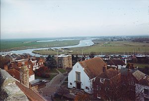 A torre de Ypres, Rother, Rye Harbour e pântanos visto a partir da torre da igreja de St Mary, Rye.