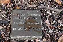 Photograph of a square metal grave marker bearing the name 'Arabella Charlotte Colville-Reeves', the dates '7.5.1886 - 27.8.1980' and the epitaph 'In loving memory'.