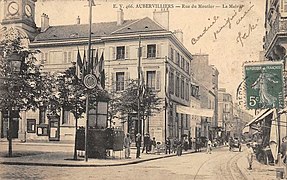 La rue du Moutier et la Mairie.