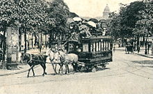 L’avenue des Gobelins depuis la place d'Italie avec le Panthéon en arrière-plan (1907 et 2005).