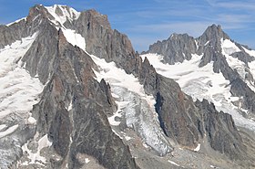 Le glacier du Milieu dominé par l'aiguille d'Argentière vus depuis le glacier des Rognons au nord-ouest.