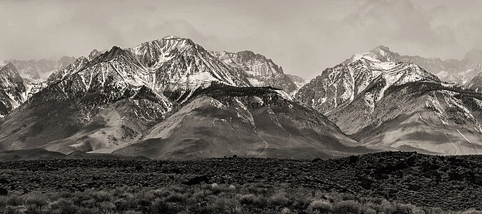 Goodale Mountain (left), Taboose Pass, Cardinal Mountain (right)