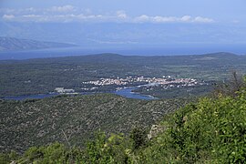 Blick von Südwesten auf Stari Grad und den Westteil der Ebene