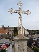 Calvaire situé dans le cimetière.