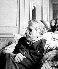 Magnus Hirschfeld, dans son bureau, en 1929.