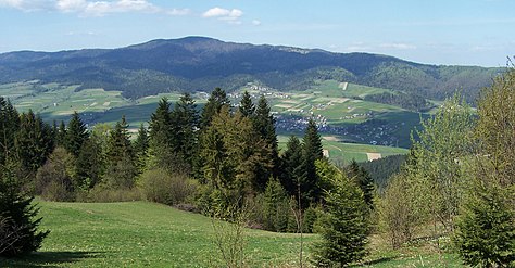 Ridge of lubań seen from the Pieniny Mountains