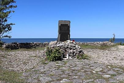 Памятник на острове Сааремаа