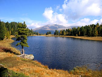 Le Lac Noir (Schwarzsee), près de Turracher Höhe (Autriche). (définition réelle 2 048 × 1 536*)