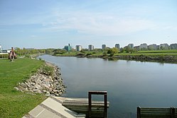 Ribersborgsstranden begins west of Turbinkanalen, here on the right side and in the background