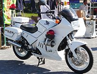 VFR750PW （千葉県警察）