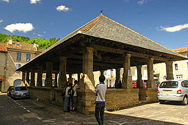 Caylus village square