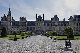 Palacio de Fontainebleau: cour d'honneur.