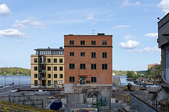 Närmast kameran: gamla verkstadskontoret.