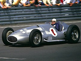 Hermann Lang i en Mercedes-Benz W154.