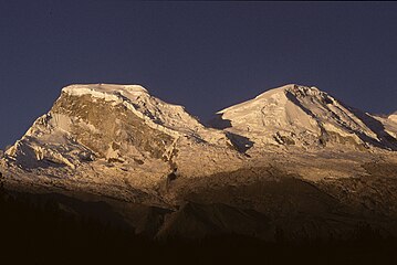 פסגת Huascarán היא הנקודה הגבוהה ביותר בפרו ובאזורים הטרופיים.