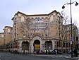 Vue générale de l’entrée principale du Palais de la Femme.