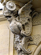 Chimère de la porte d'entrée de l'hôtel de Chenizot (Paris IVe).