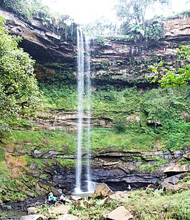 Cachoeira Perau do Gropp, em parque do município