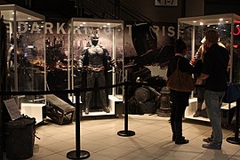 Exposition des costumes à la première du film à Sydney.