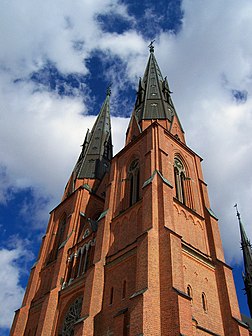 La cathédrale d’Uppsala, en Suède. (définition réelle 1 728 × 2 304*)