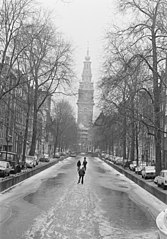 Frozen Groenburgwal with ice-skaters; february 5th, 1976.