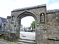 La porte triomphale de l'enclos paroissial.