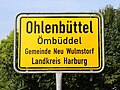 Ortstafel mit niederdeutschem Ortsnamen