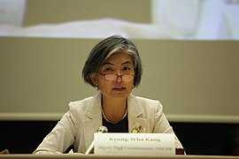 Kang Kyung-wha lors d'une table ronde pour examiner les moyens de mettre fin à la violence sexuelle dans les conflits armés, le 17 mars 2011.