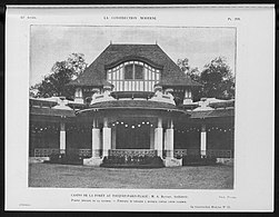 La partie centrale, avec le kiosque à musique, perpendiculaire la place de l'Hermitage.