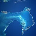 Vue satellite d'Eleuthera avec la péninsule Lighthouse Point, la pointe en bas de l'image.