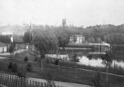 Sundsta gård med Skanskvarn i bakgrunden, 1899.