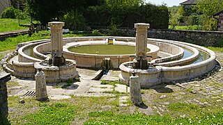 La fontaine.