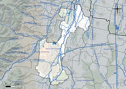 Carte en couleur présentant le réseau hydrographique de la commune