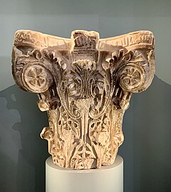 Islamic quasi-Corinthian capital from Andalusia (Madīnat az-Zahrā’), present-day Spain, mid-10th century, marble, Inv. no. 5053, Pergamon Museum, Berlin