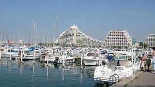 Front de mer de la station La Grande-Motte.