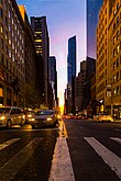 Das Gebäude im Licht der Manhattanhenge vom 28. Mai 2015