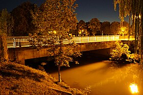 Le pont de nuit par sa face ouest.