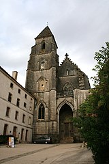 La façade de l'église.