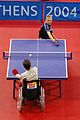 Match de tennis de table en fauteuil lors des Jeux paralympiques.