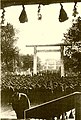 1942年3月，在新京神社集體參拜的新京敷島高等女學校畢業生