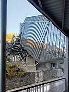 Galerie en verre du rangement des cabines de la gare aval.