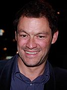 Dominic West, interprète Charles.