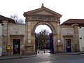 Entrée de l'hôpital Sainte-Anne.