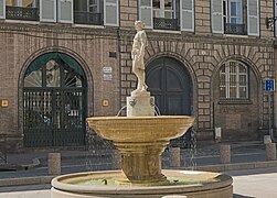 Fontaine de la place Saintes-Scarbes