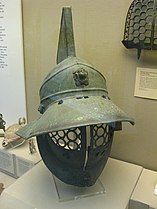 Salle 69. Casque de gladiateur de Pompéi, Ier siècle.