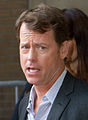 Greg Kinnear interpreta Keegan Deane